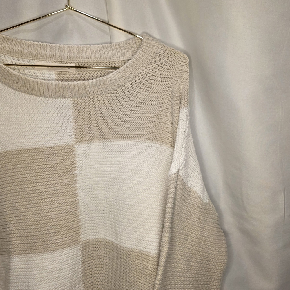 moon & madison Checkered Beige and White Sweater